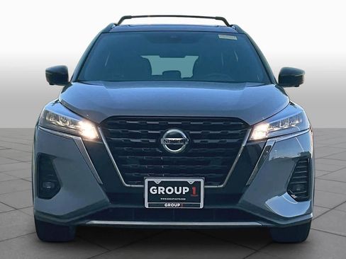 Used 2021 Nissan Kicks SR w/ SR Premium Package FWD image 4
