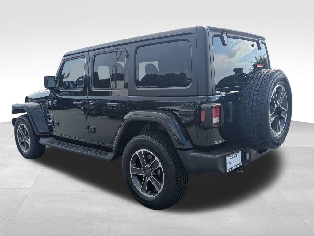 Used 2023 Jeep Wrangler Unlimited Sahara w/ Cold Weather Group AWD/4WD image 6