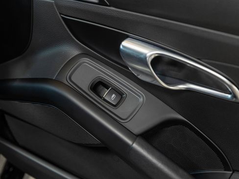 Used 2018 Porsche 718 Cayman RWD image 57