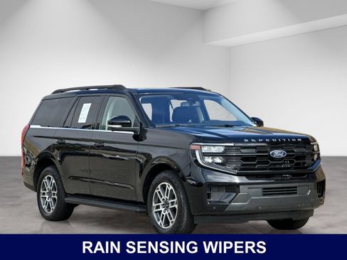 Used 2025 Ford Expedition Active AWD/4WD image 8
