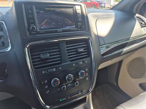 Used 2019 Dodge Grand Caravan SXT FWD image 9