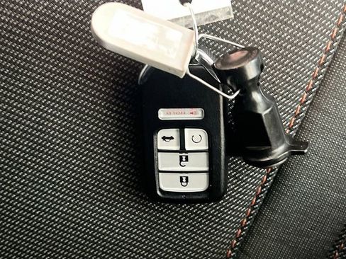 Certified 2025 Honda Pilot Sport image 33