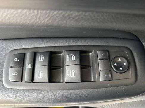 Used 2021 Jeep Grand Cherokee Laredo X image 25