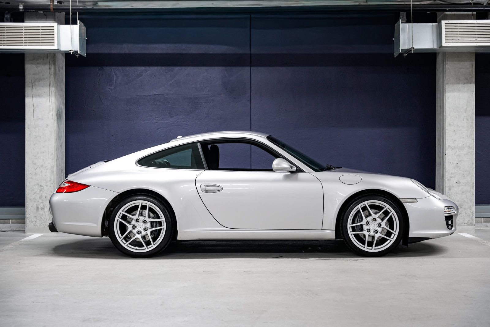 Used 2011 Porsche 911 Carrera RWD image 2