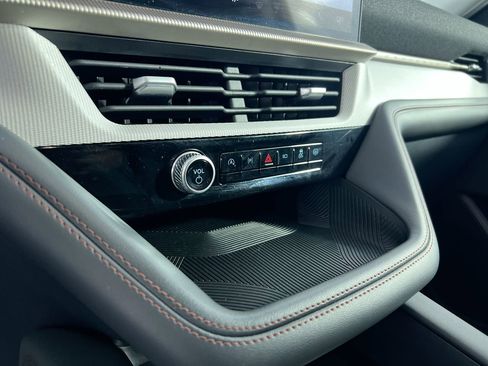 Used 2025 Ford Explorer Active image 23