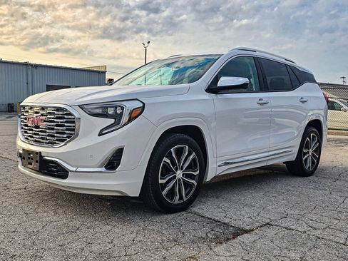 Used 2020 GMC Terrain Denali w/ LPO, Floor Liner Package FWD image 3