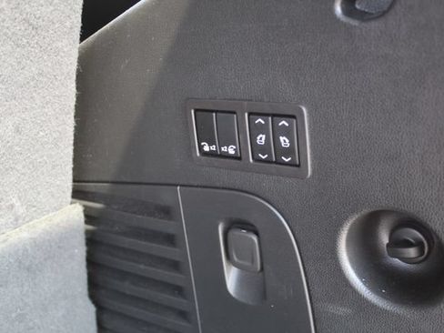 Used 2020 Cadillac Escalade Luxury RWD image 6