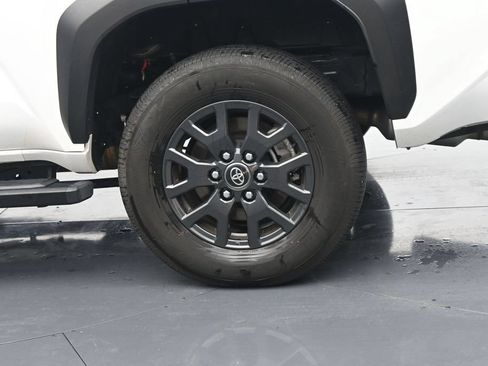 Used 2025 Toyota 4Runner SR5 AWD/4WD image 13