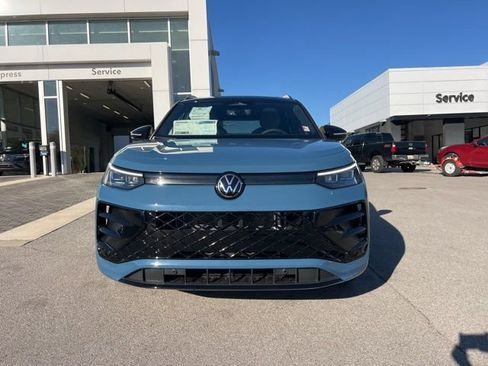 New 2026 Volkswagen Tiguan SE R-Line FWD image 2