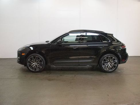 Certified 2026 Porsche Macan AWD/4WD image 2