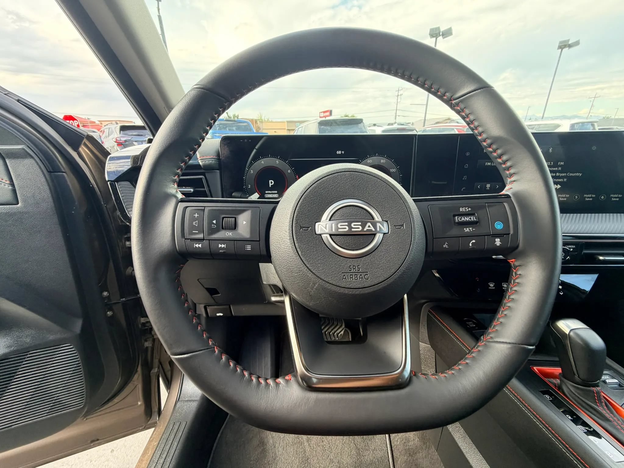 Used 2025 Nissan Kicks SR AWD/4WD image 11
