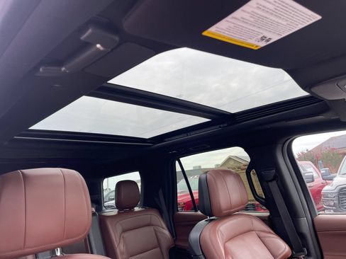 Used 2025 Lincoln Navigator Reserve AWD/4WD image 20