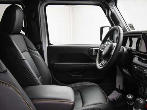 Used 2024 Jeep Wrangler Sahara image 44
