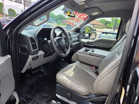 Used 2017 Ford F250 XL w/ Snow Plow Prep Package AWD/4WD image 4
