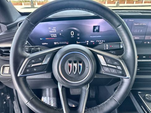 Used 2025 Buick Enclave Preferred image 3