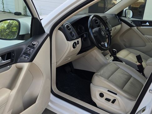 Used 2013 Volkswagen Tiguan SEL FWD image 16