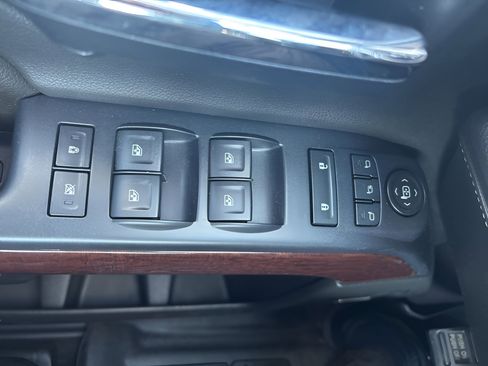 Used 2014 GMC Sierra 1500 SLT w/ SLT Crew Cab Value Package AWD/4WD image 24