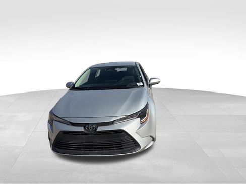 Used 2025 Toyota Corolla LE image 10