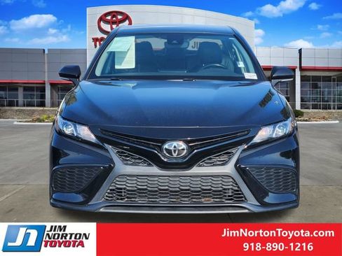 Used 2023 Toyota Camry SE FWD image 2