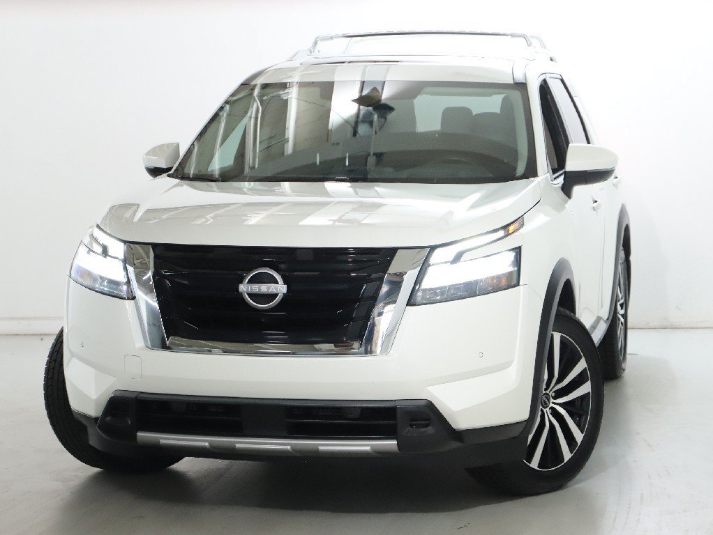 Used 2024 Nissan Pathfinder Platinum w/ Cargo Package AWD/4WD image 4