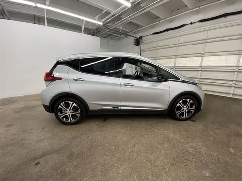 Used 2020 Chevrolet Bolt Premier w/ Infotainment Package image 7