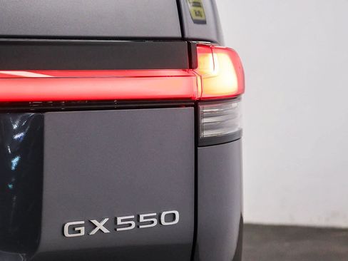 Used 2024 Lexus GX 550 w/ Cold Area Package AWD/4WD image 11
