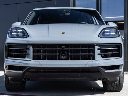 Certified 2026 Porsche Cayenne image 8