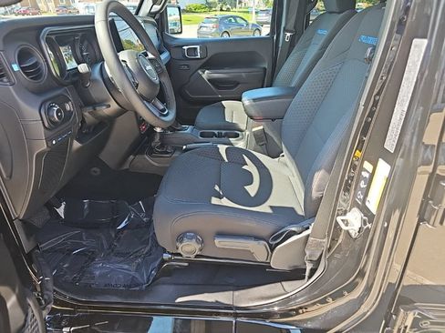 Certified 2024 Jeep Wrangler Unlimited Rubicon 4xe w/ Technology Group AWD/4WD image 20