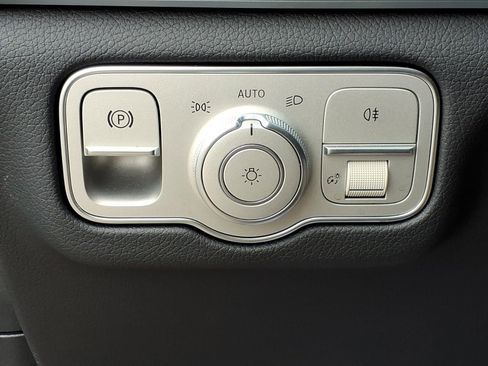 Certified 2025 Mercedes-Benz GLS 450 4MATIC image 18