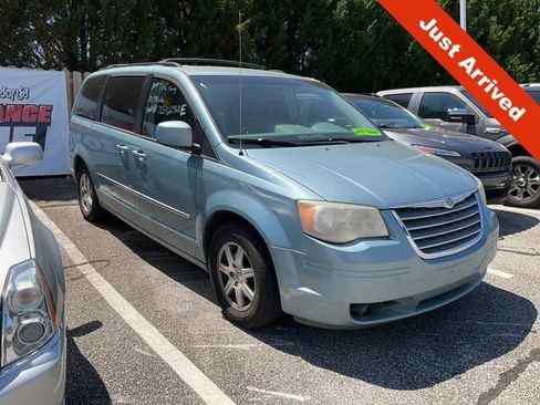 Used 2009 Chrysler Town & Country Touring FWD image 1