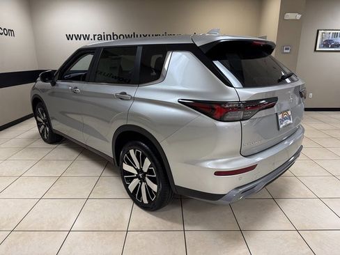 New 2025 Mitsubishi Outlander SE image 4