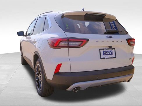 New 2025 Ford Escape SE image 3