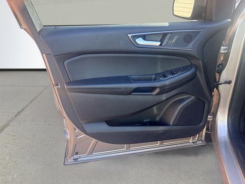 Used 2020 Ford Edge SE image 21