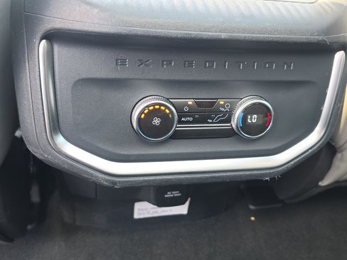 Used 2025 Ford Expedition Active RWD image 23