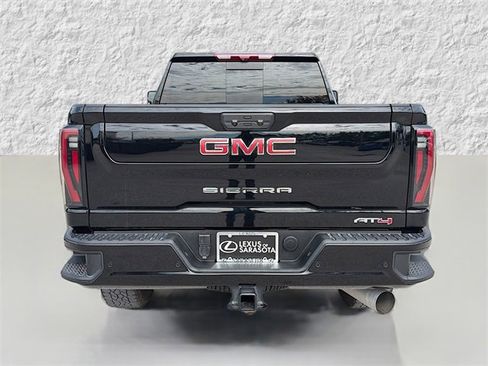 Used 2025 GMC Sierra 2500 AT4 w/ AT4 Premium Plus Package image 4