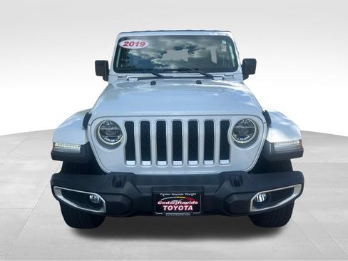 Used 2019 Jeep Wrangler Unlimited Sahara w/ LED Lighting Group AWD/4WD image 11