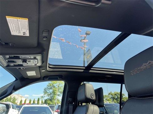 Certified 2024 Chevrolet Suburban High Country w/ Advanced Technology Package image 25