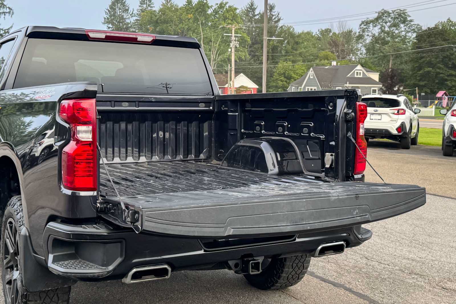 Used 2023 Chevrolet Silverado 1500 Custom Trail Boss w/ LPO, Dark Essentials Package AWD/4WD image 5