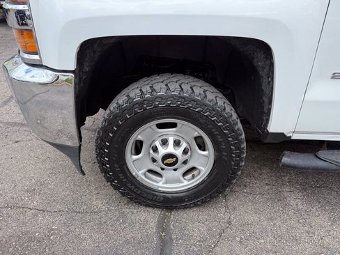 Used 2019 Chevrolet Silverado 2500 W/T AWD/4WD image 12