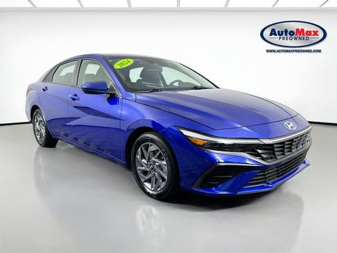 Used 2024 Hyundai Elantra SEL FWD image 1