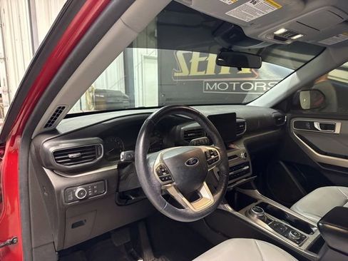 Used 2021 Ford Explorer XLT w/ Equipment Group 202A AWD/4WD image 5