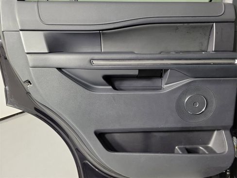 Used 2022 Ford Expedition XLT image 12