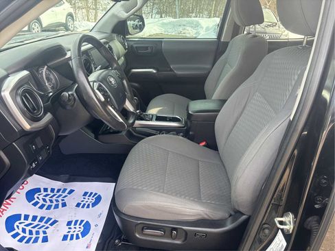 Used 2020 Toyota Tacoma SR5 image 9