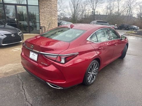 Used 2025 Lexus ES 350 w/ Premium Package image 3