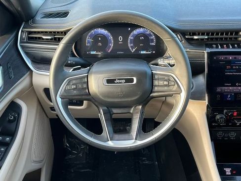 Used 2023 Jeep Grand Cherokee Limited image 12