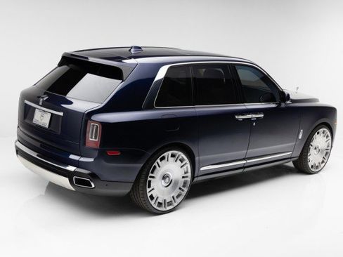 Used 2019 Rolls-Royce Cullinan image 3