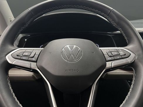 Used 2022 Volkswagen Taos SEL image 15