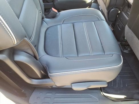 Used 2023 GMC Acadia Denali w/ Denali Technology Package image 18