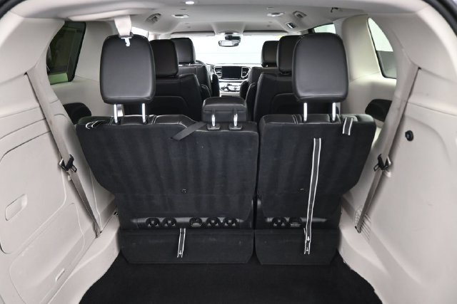 Used 2024 Chrysler Pacifica Limited FWD image 12