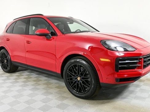 Used 2025 Porsche Cayenne image 3